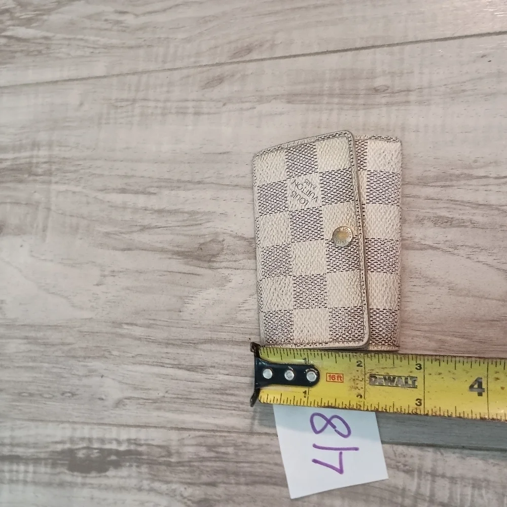Authentic Louis Vuitton Cream White Damier 6 Key Case Holder